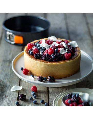 https://www.mimocook.com/21731-large_default/le-creuset-toughened-non-stick-bakeware-springform-round-cake-tin-26-cm.jpg